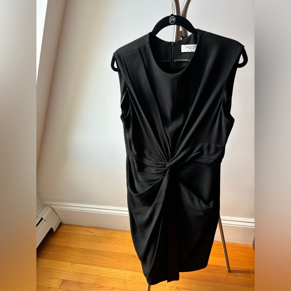 Taylor Size 16 black dress with pockets and twist front mm la fleur